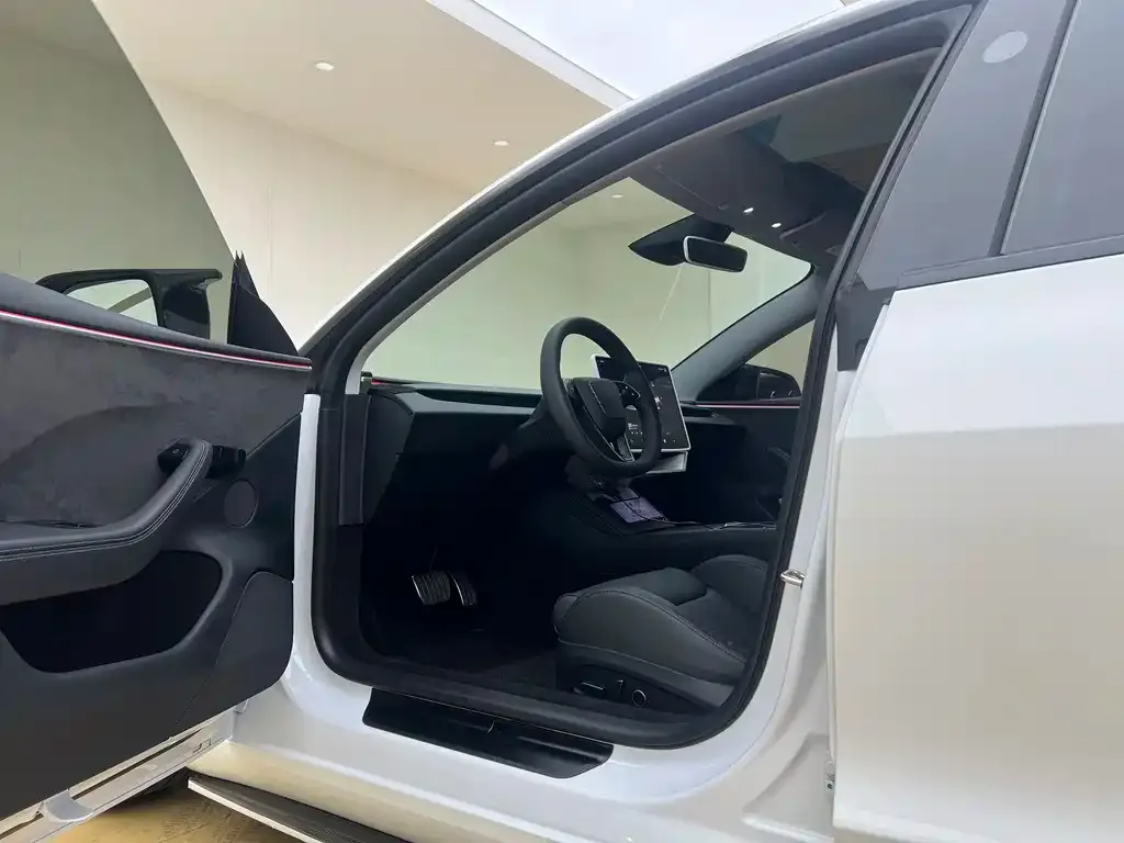 Tesla Model 3 — фото 10