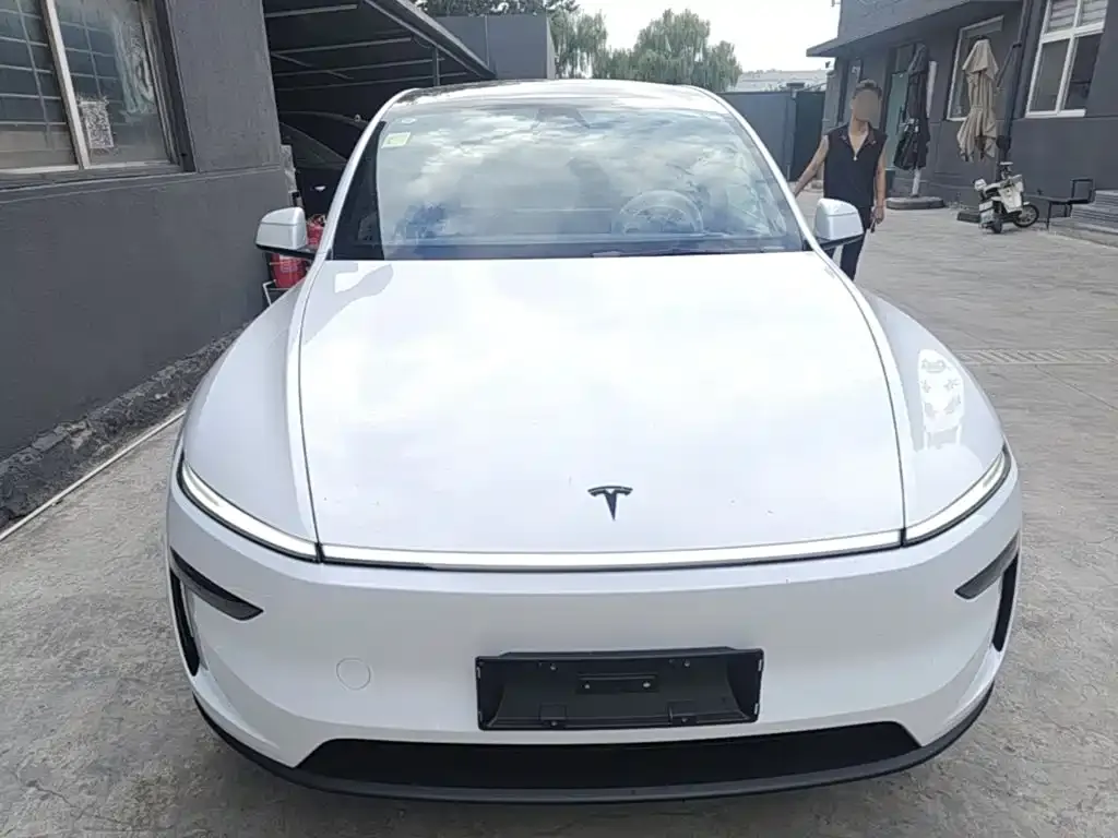 Tesla Model Y — фото 8
