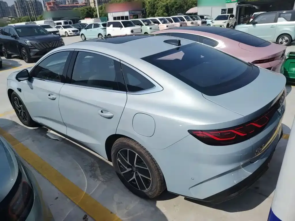 BYD Qin L — фото 9