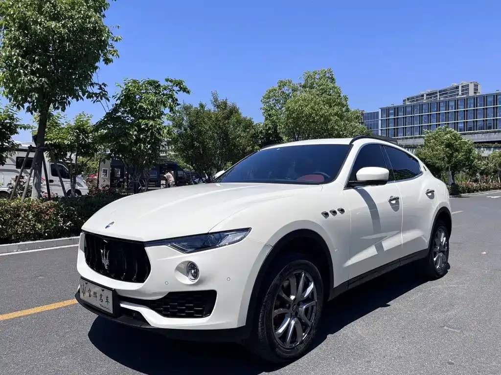 Maserati Levante — фото 1