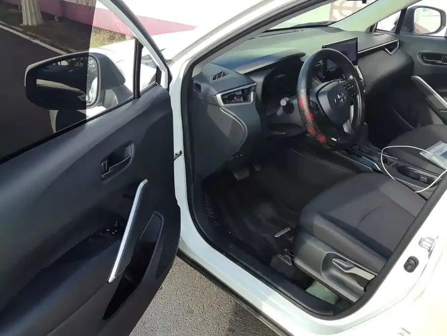 Toyota Corolla Cross — фото 10