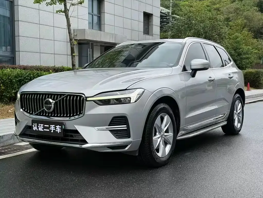 Volvo XC60 — фото 1