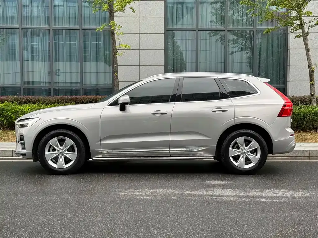 Volvo XC60 — фото 9