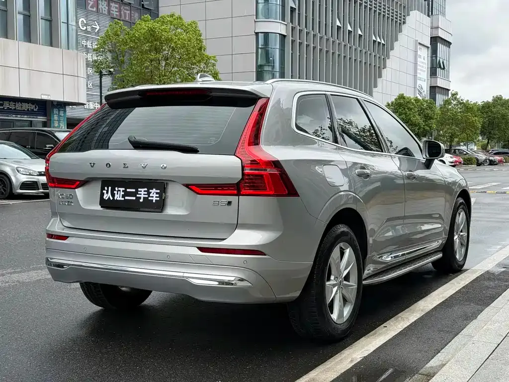 Volvo XC60 — фото 6