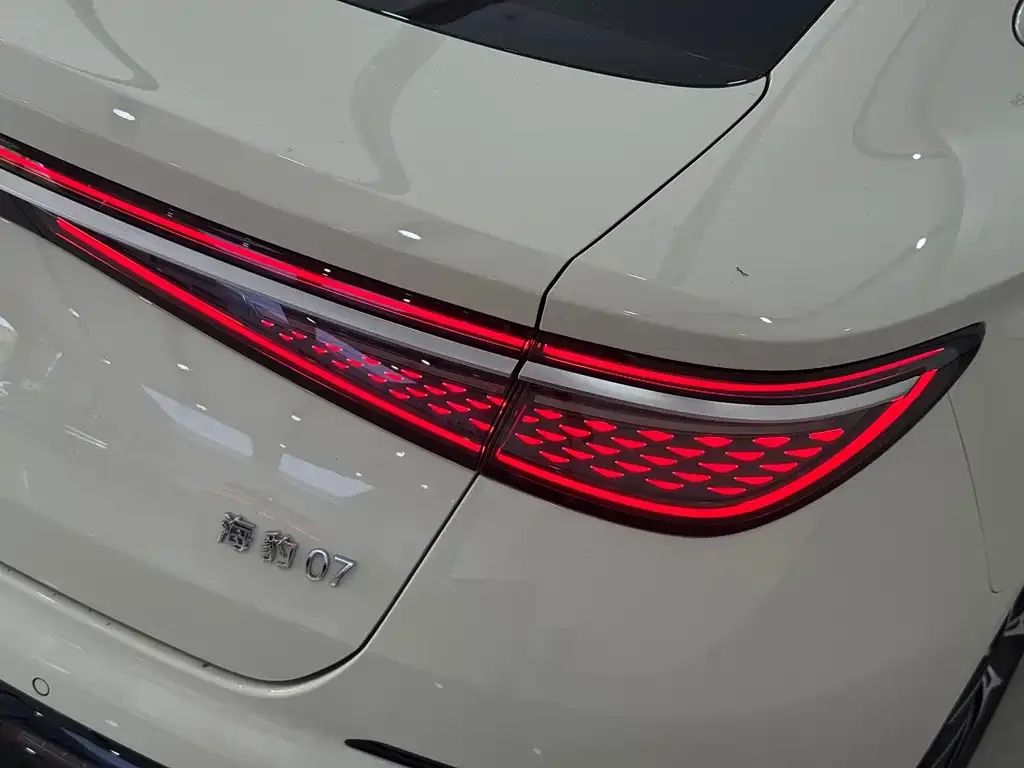 BYD Seal 07 DM-i — фото 10