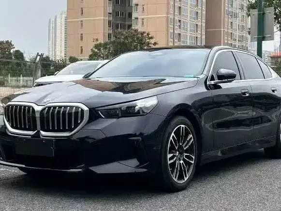 BMW 5 Series — фото 1
