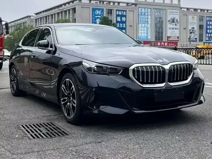 BMW 5 Series — фото 9