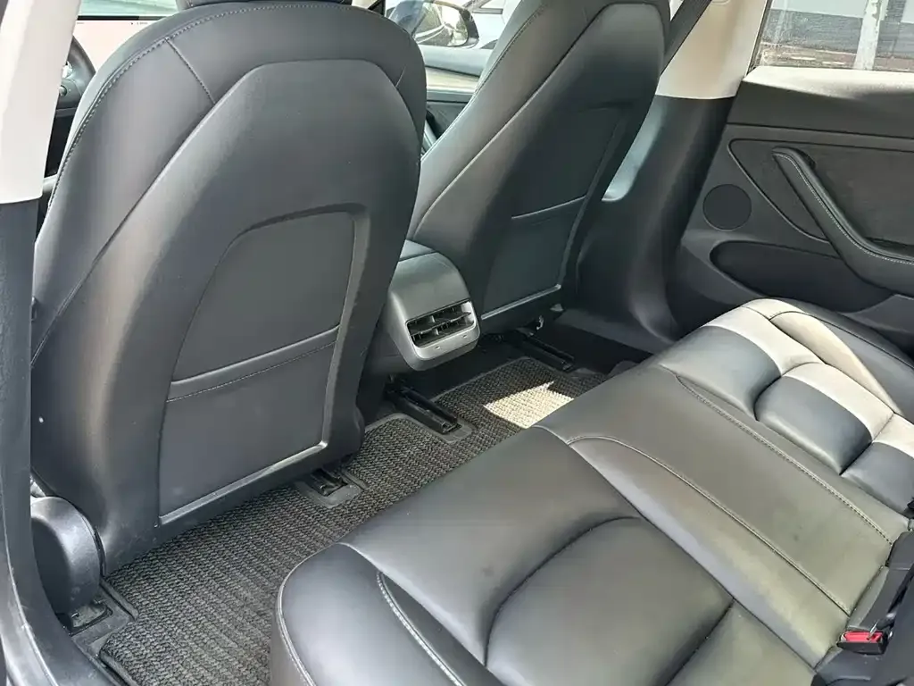 Tesla Model 3 — фото 4