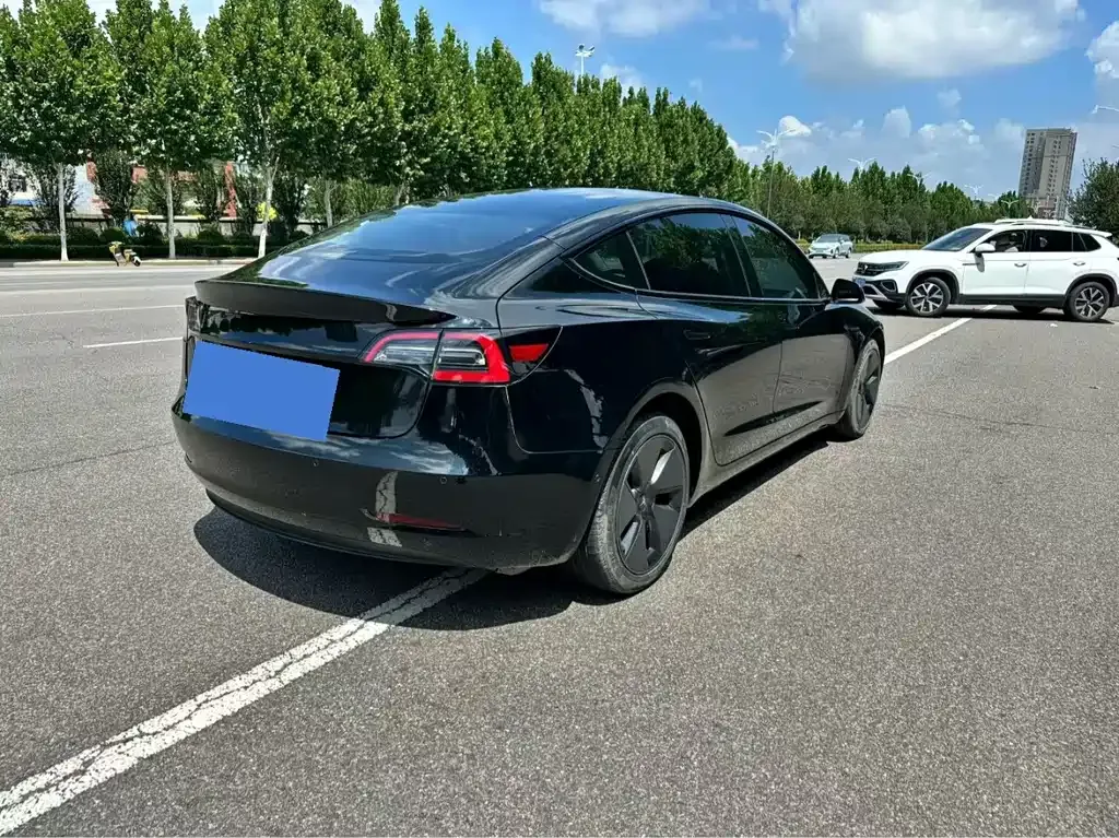Tesla Model 3 — фото 8