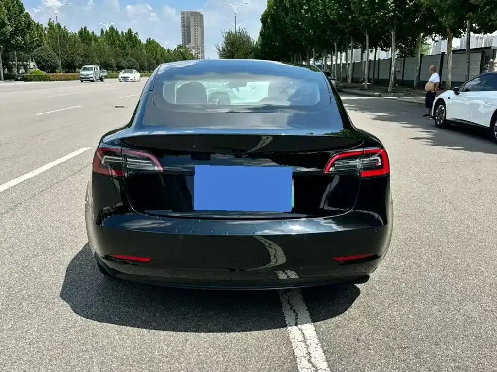Tesla Model 3 — фото 3