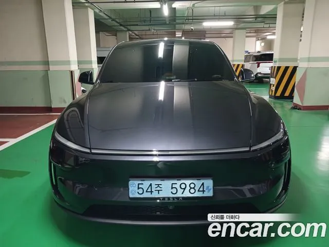 Tesla Model Y — фото 1