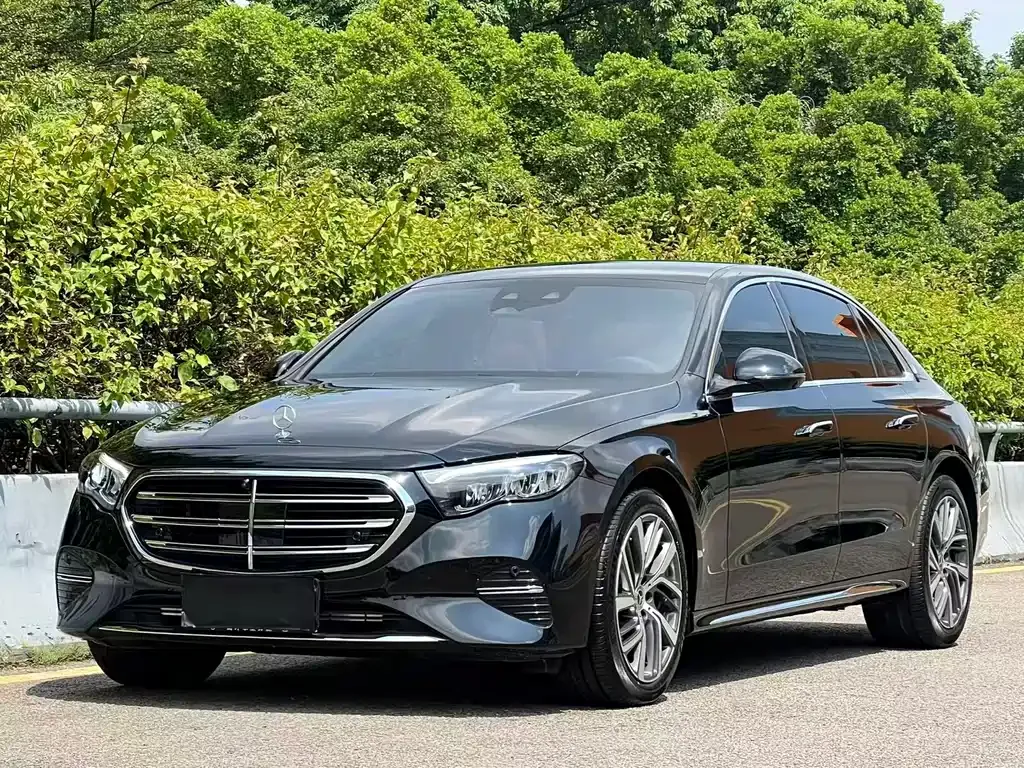 Mercedes-Benz E-Class — фото 1