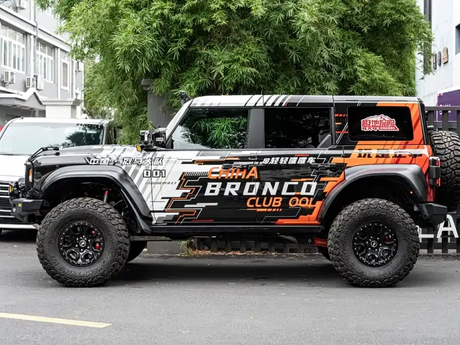Ford Bronco — фото 10