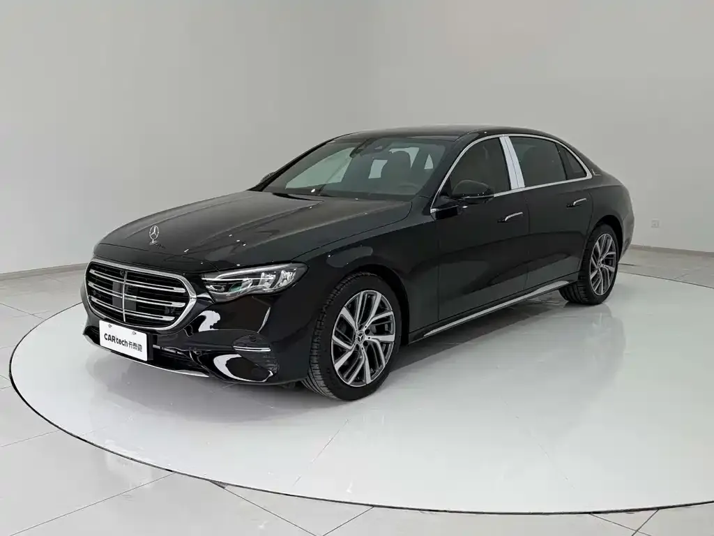 Mercedes-Benz E-Class — фото 1