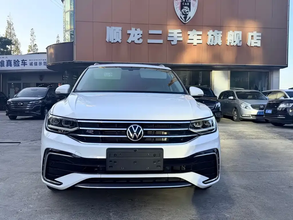 Volkswagen Tiguan L — фото 6