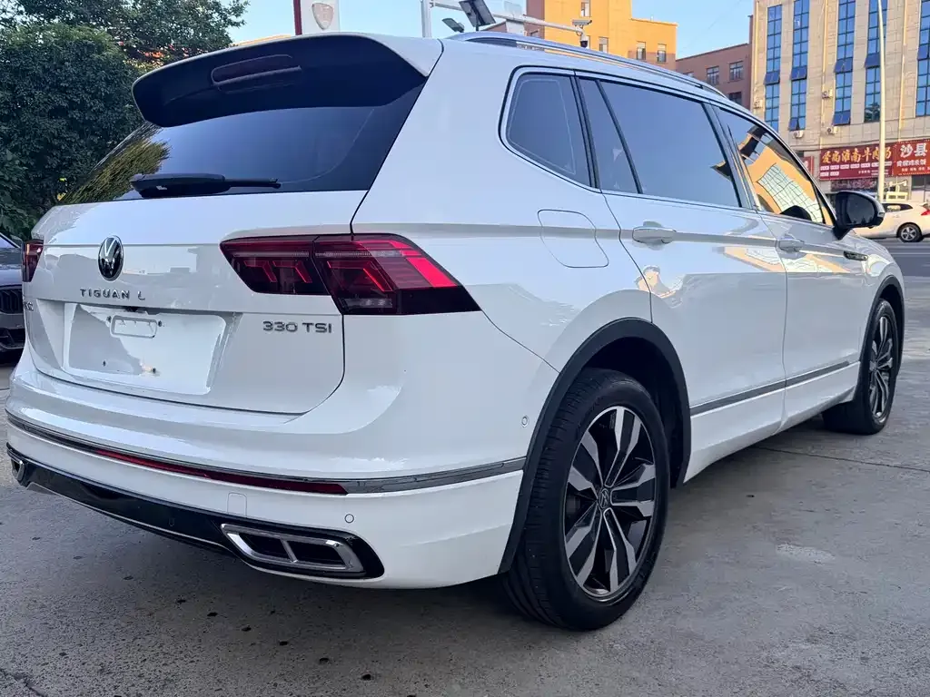 Volkswagen Tiguan L — фото 4