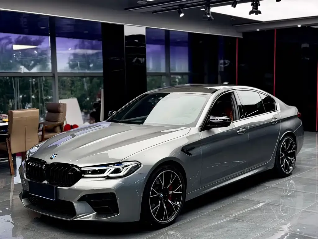 BMW M5 — фото 1