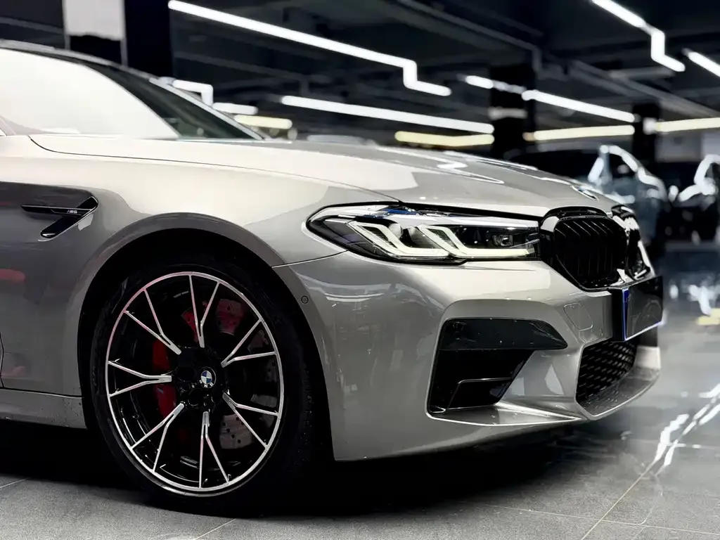 BMW M5 — фото 7