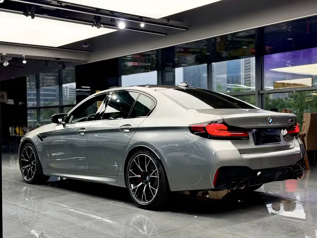 BMW M5 — фото 3