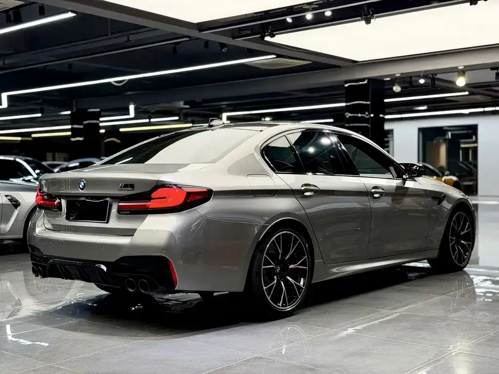 BMW M5 — фото 4