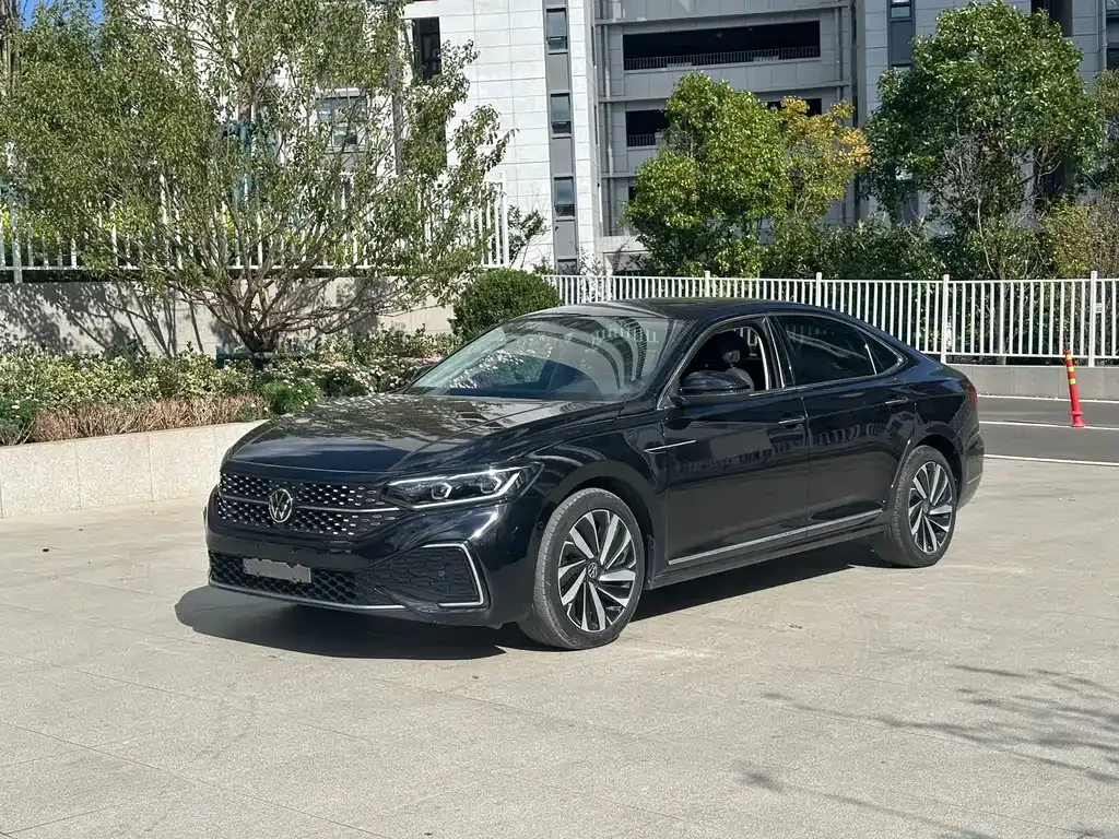 Volkswagen Passat — фото 1