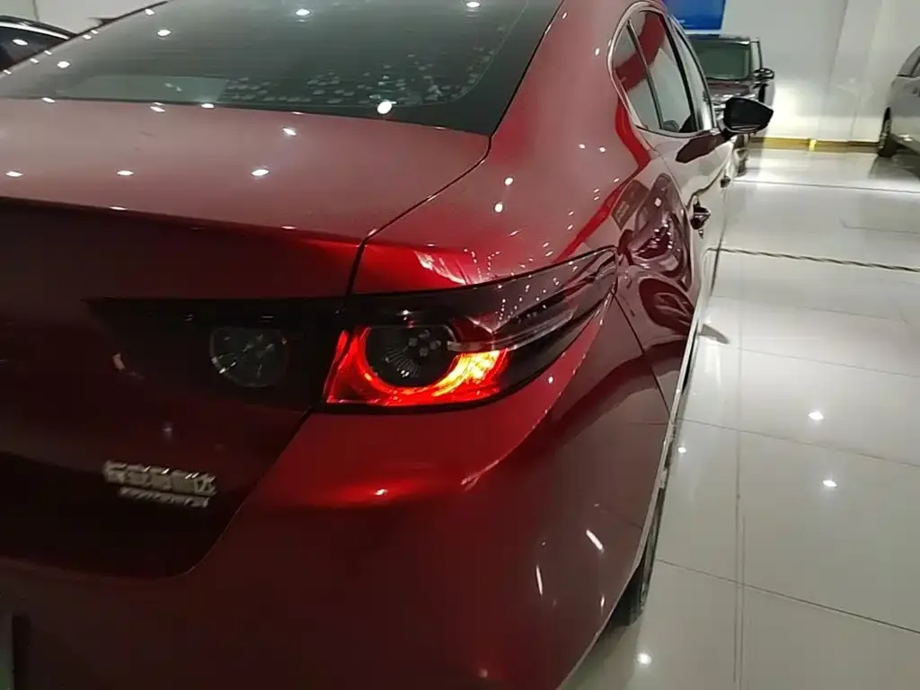 Mazda 3 Axela — фото 10