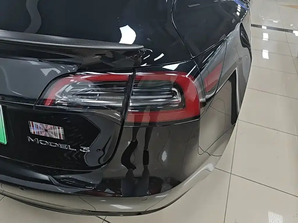 Tesla Model 3 — фото 4