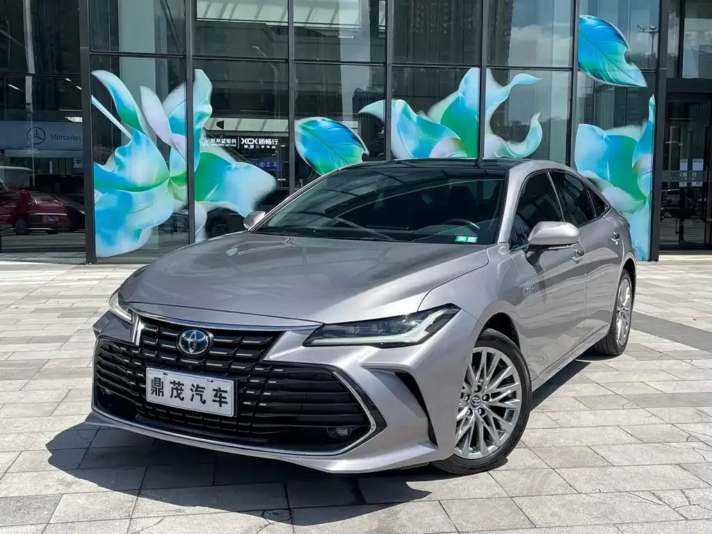 Toyota Avalon — фото 1