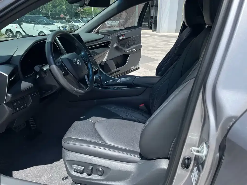Toyota Avalon — фото 2