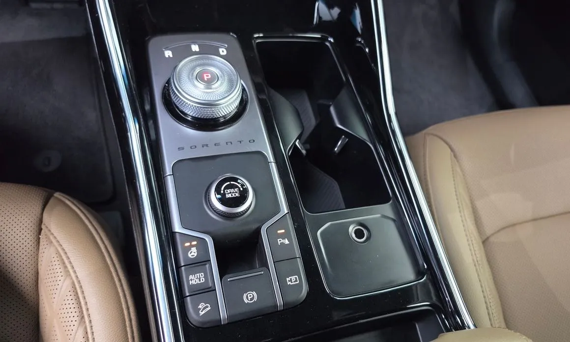Kia Sorento — фото 9
