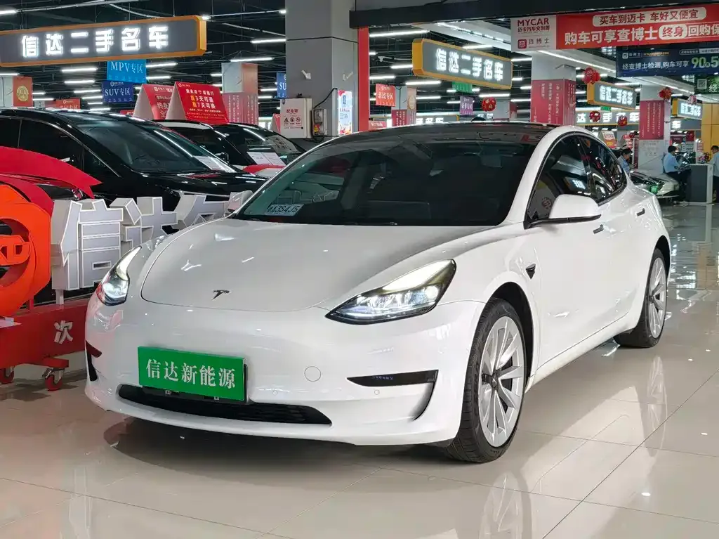 Tesla Model Y — фото 1