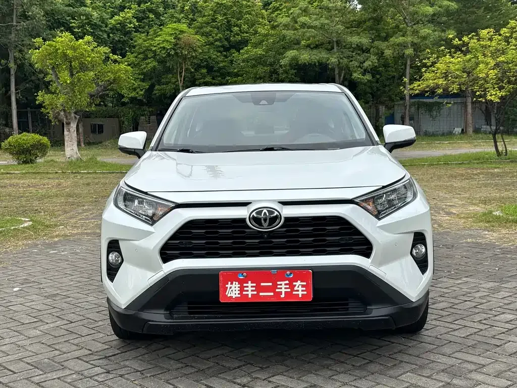 Toyota RAV4 — фото 5