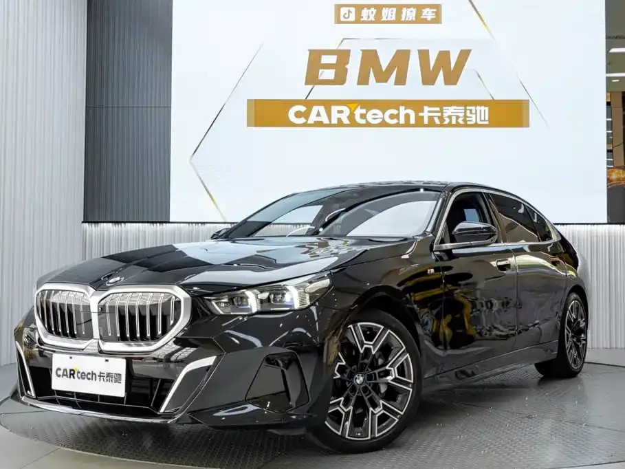 BMW 5 Series — фото 1