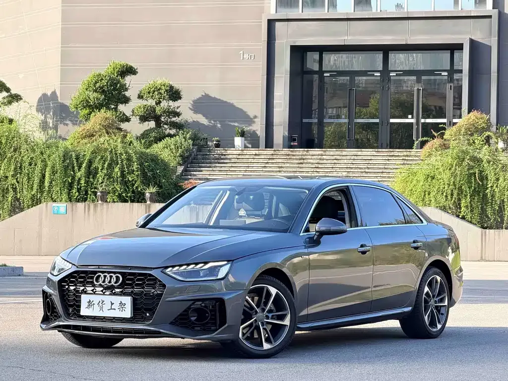 Audi A4L — фото 1