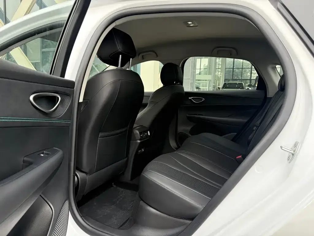 BYD Seal 05 DM-i — фото 7