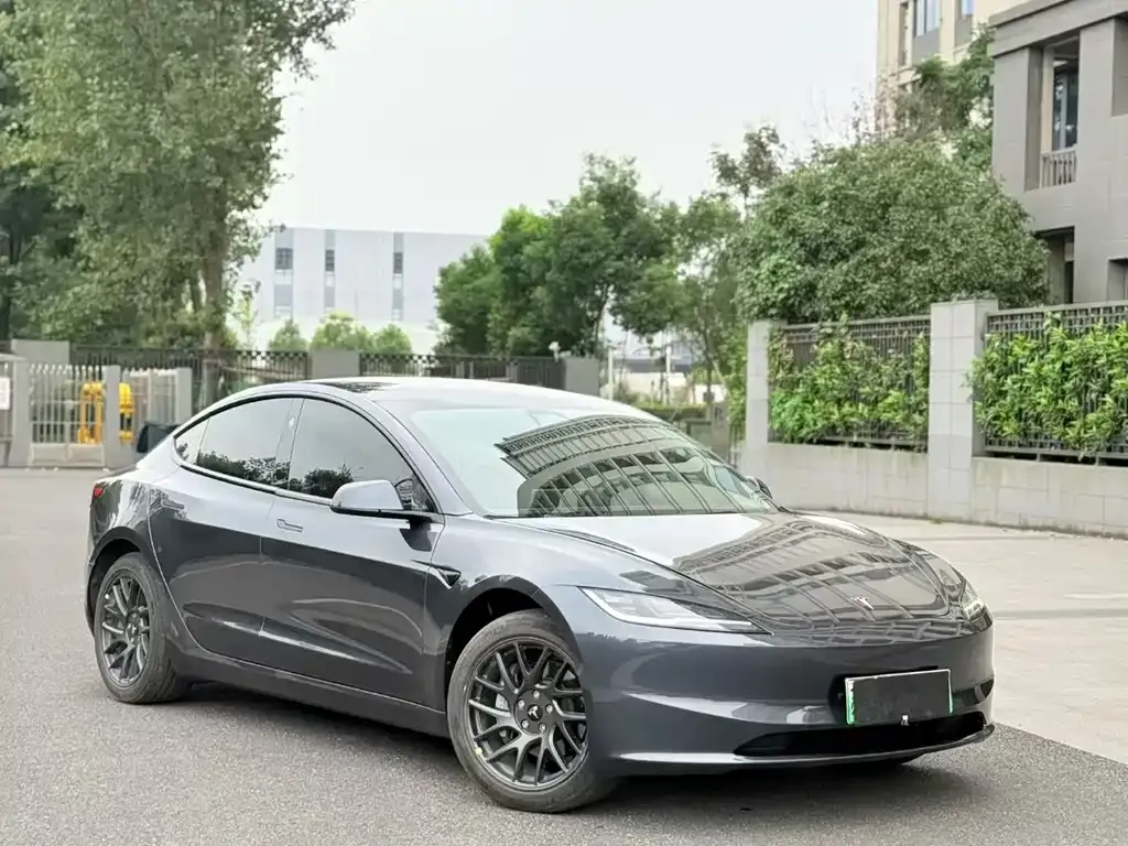 Tesla Model 3 — фото 6