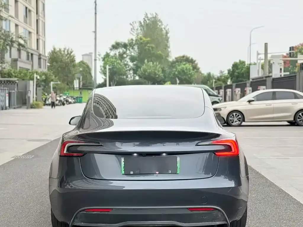 Tesla Model 3 — фото 3