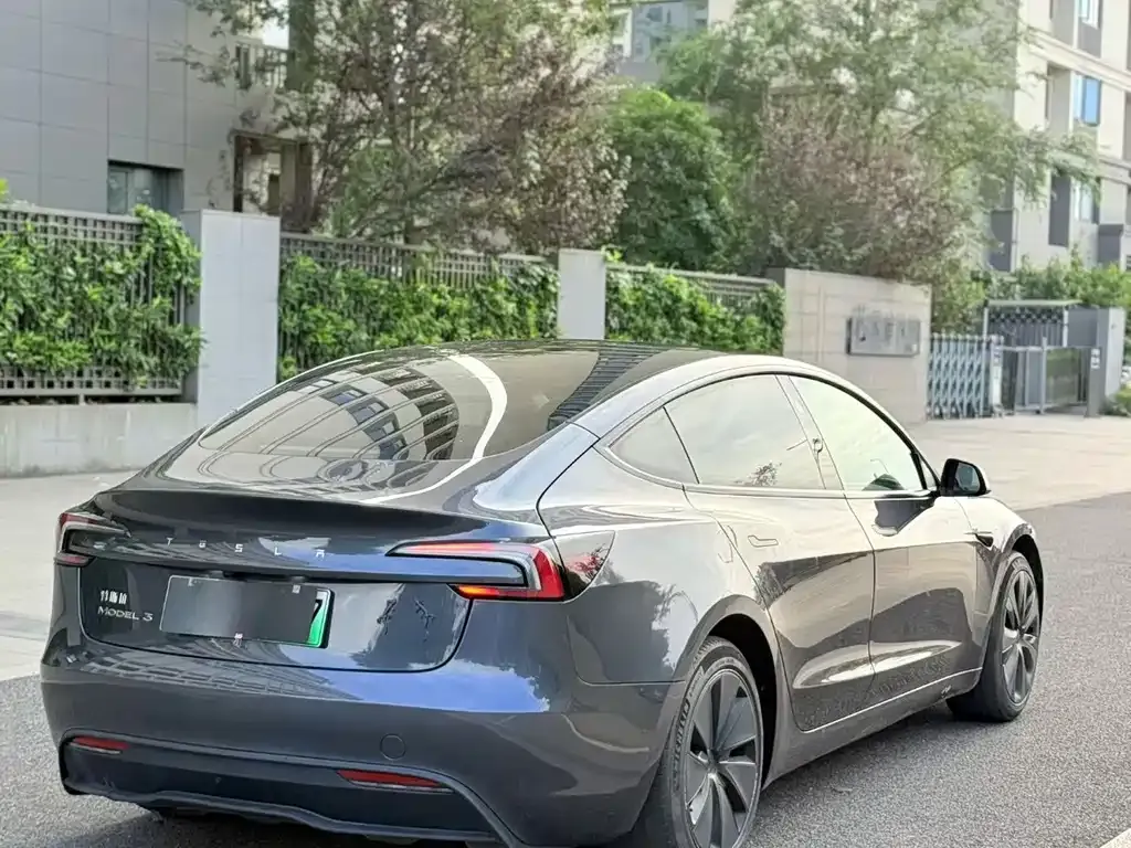 Tesla Model 3 — фото 4
