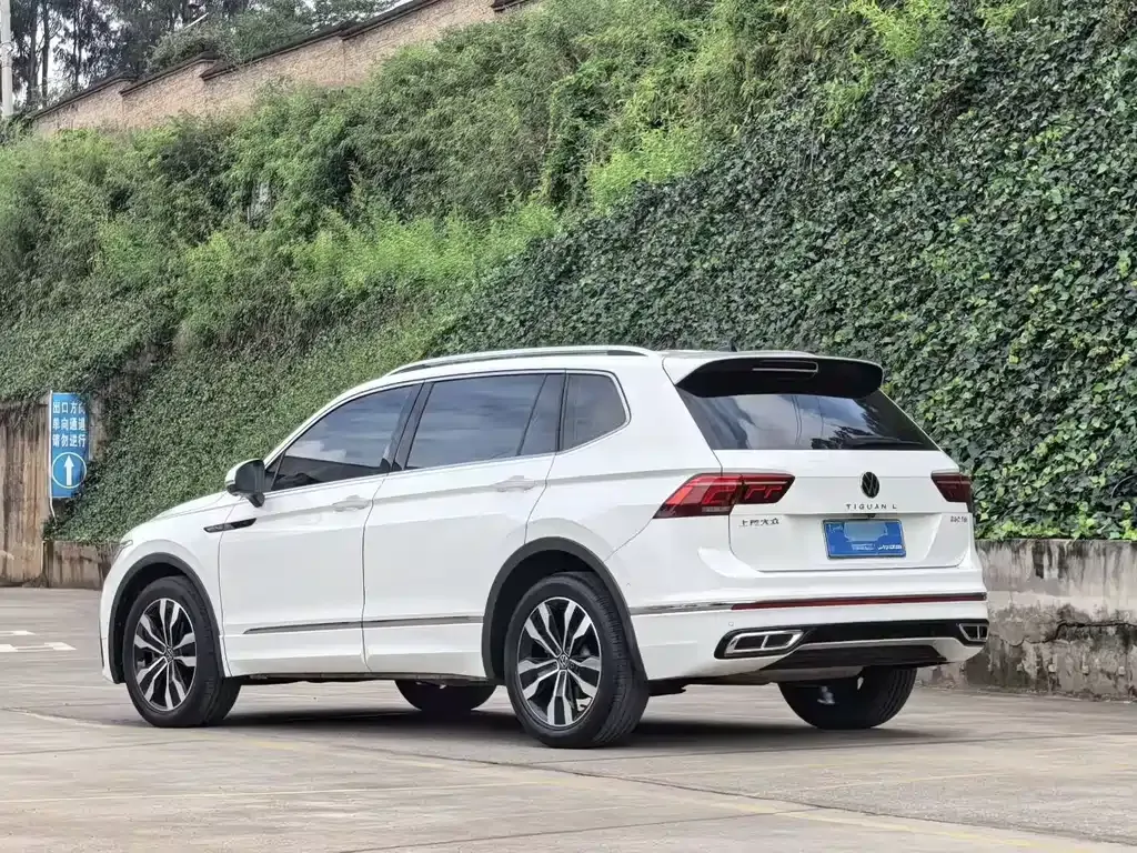 Volkswagen Tiguan L — фото 6