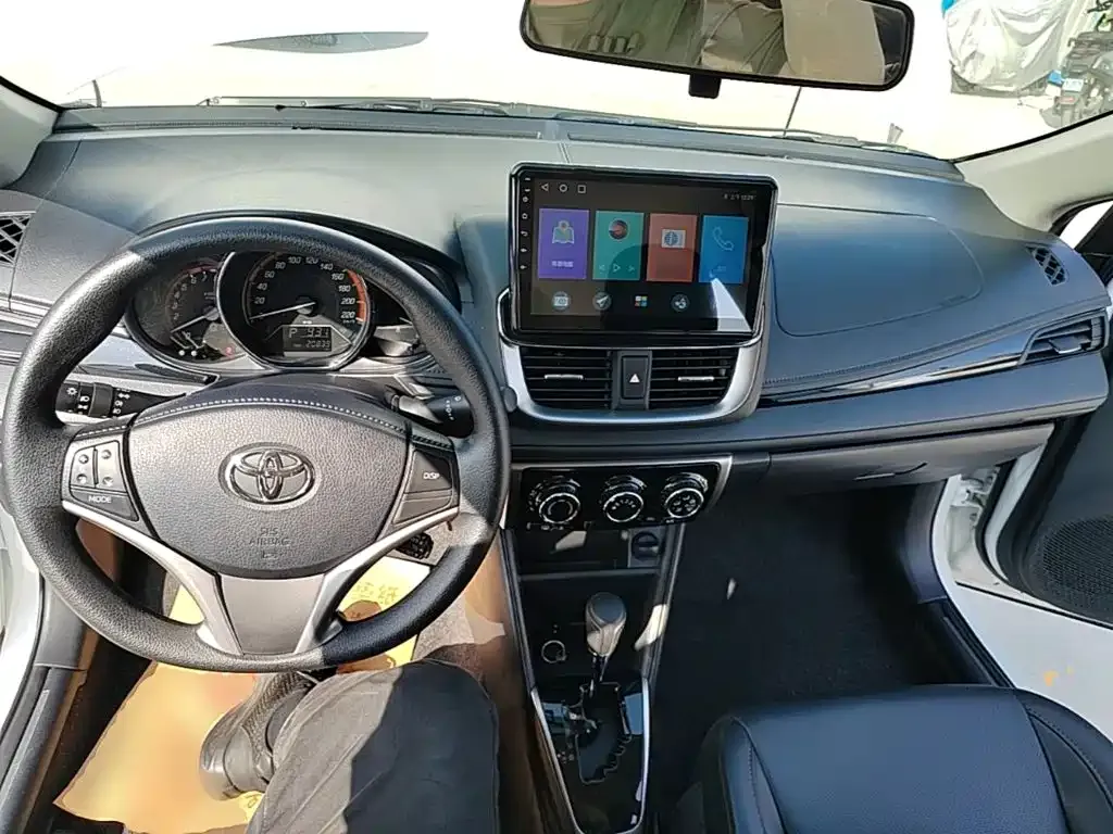Toyota Yaris L — фото 5