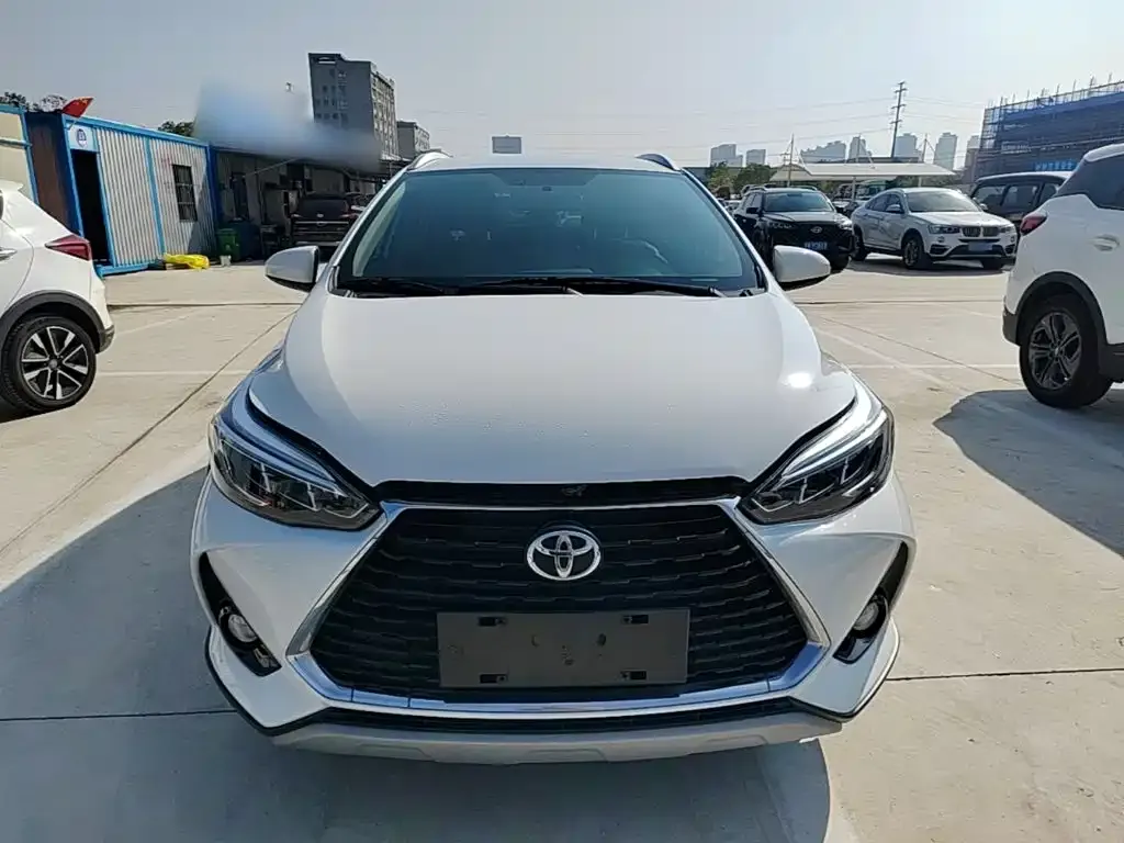 Toyota Yaris L — фото 3