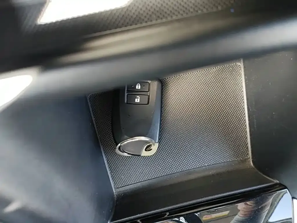 Toyota Yaris L — фото 2