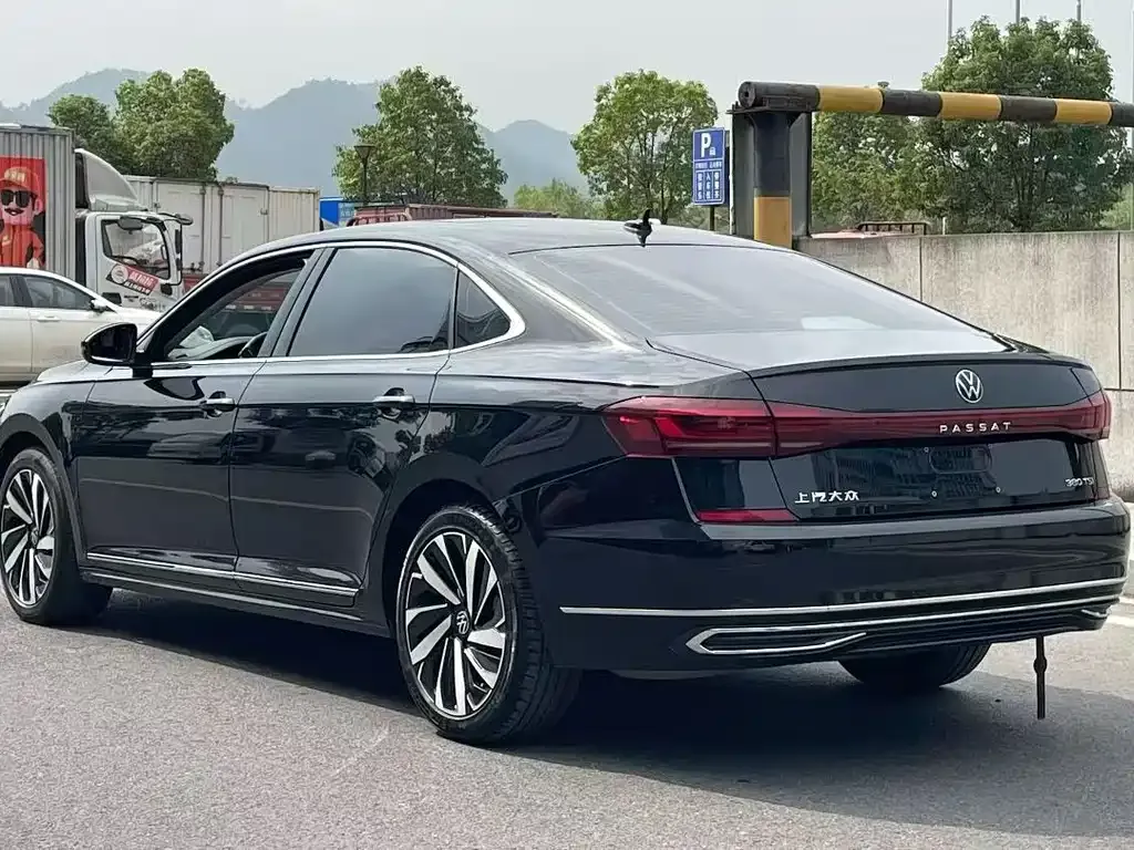 Volkswagen Passat — фото 10