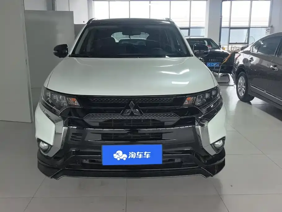 Mitsubishi Outlander — фото 4