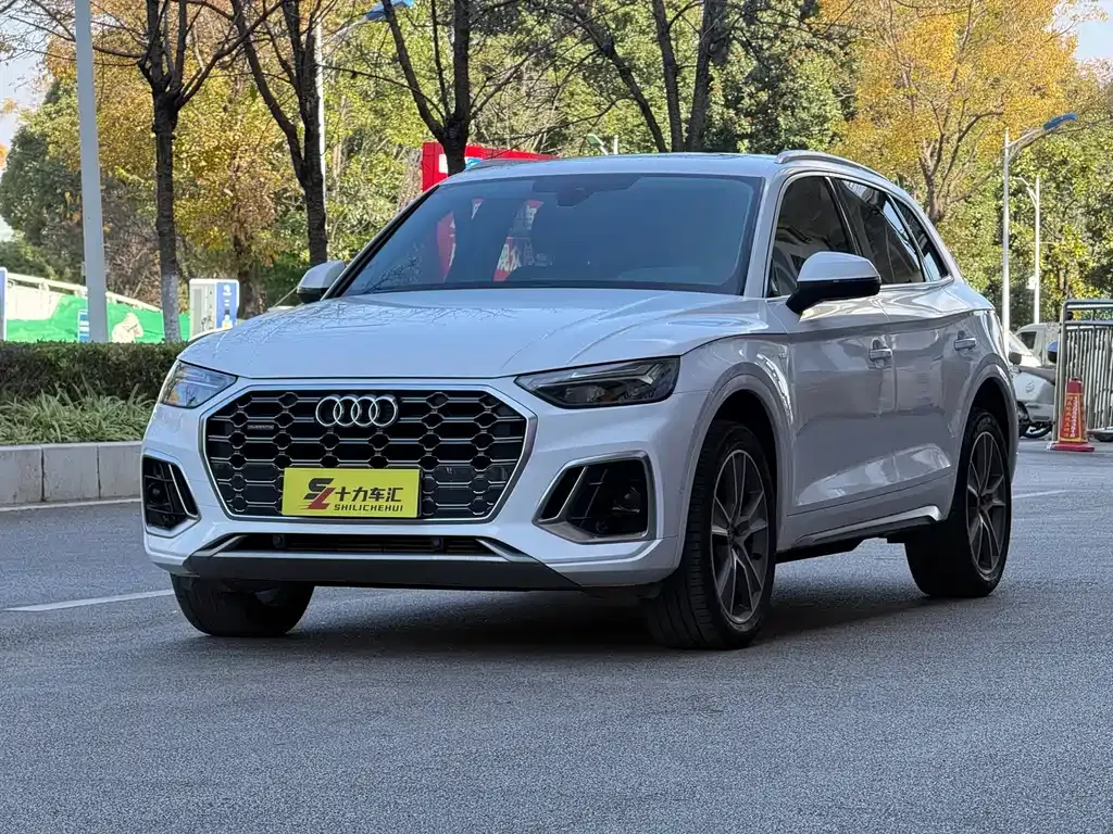 Audi Q5L — фото 1