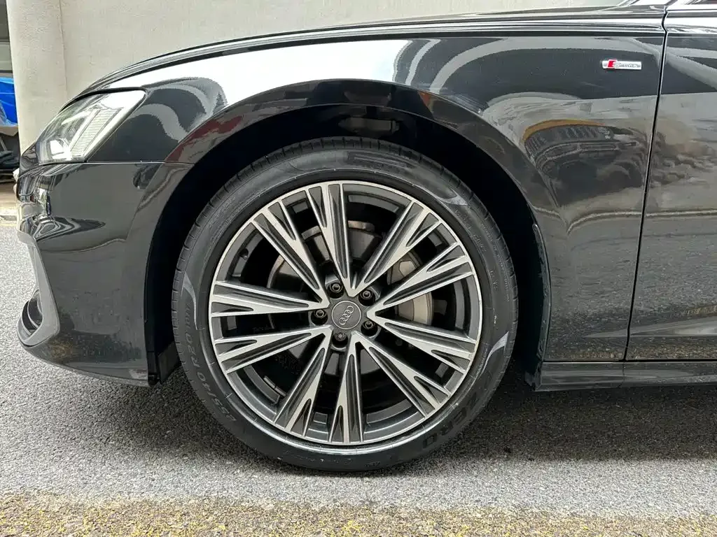 Audi A6L — фото 9