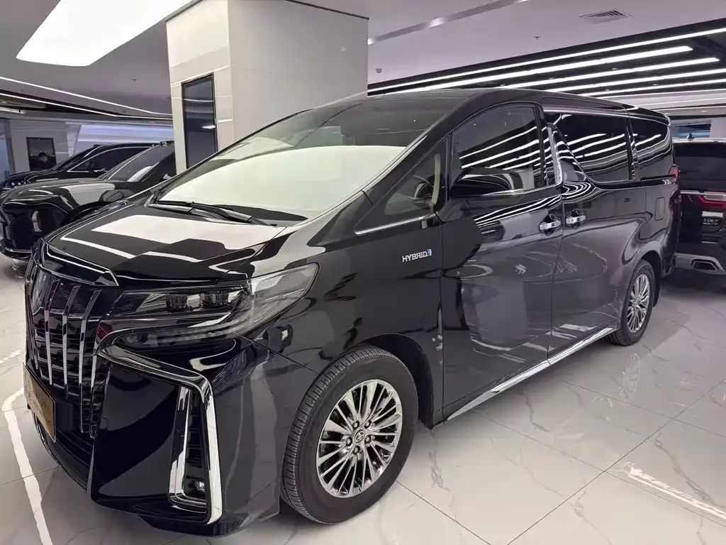 Toyota Alphard — фото 1