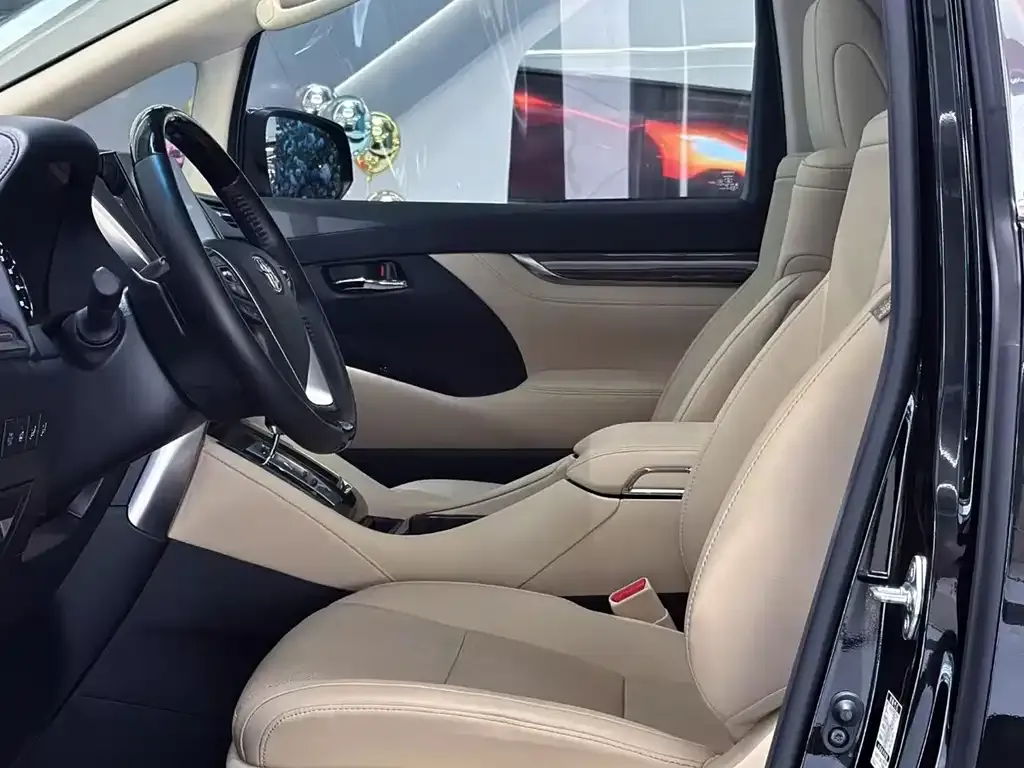 Toyota Alphard — фото 3
