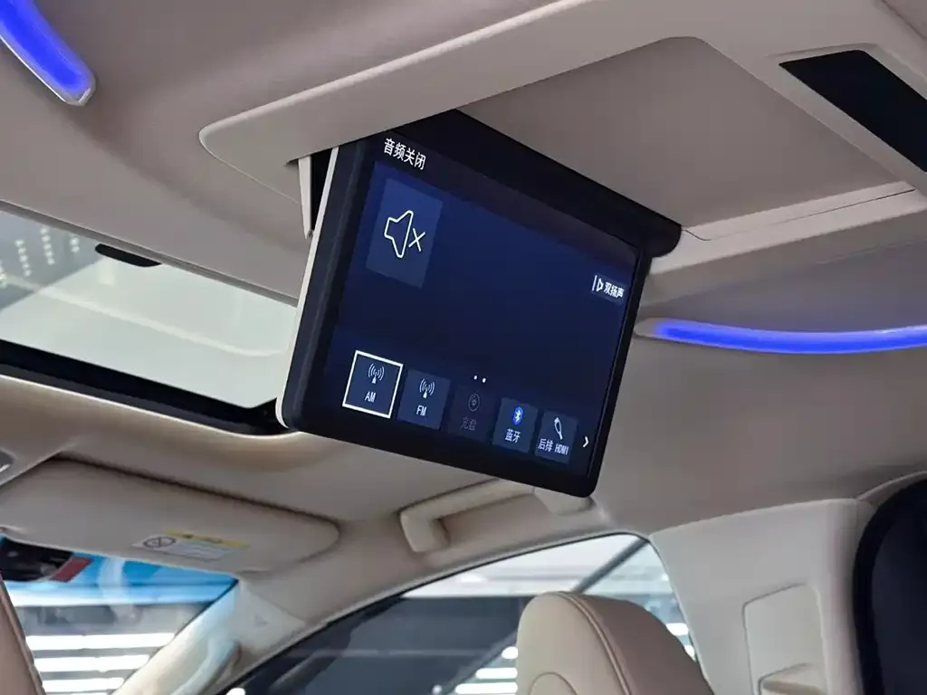 Toyota Alphard — фото 2