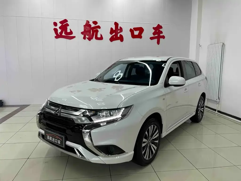 Mitsubishi Outlander — фото 1